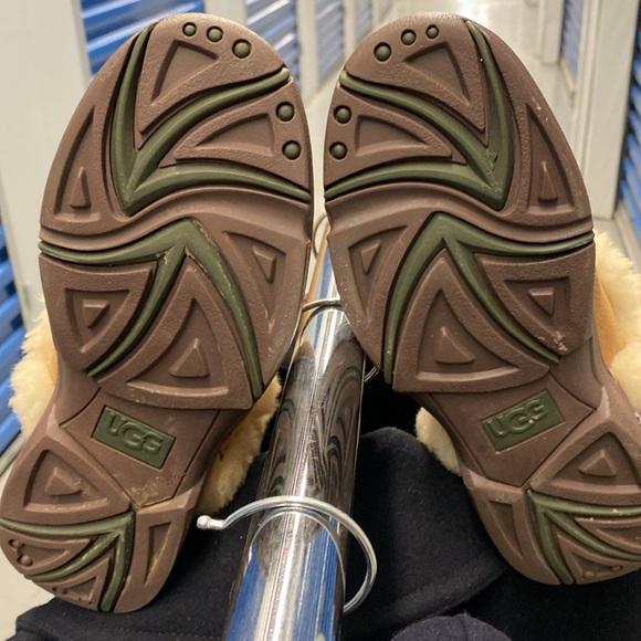 SUNBURST UGGS, Size 8, Great condition outside the repaired rip that was fixed. - Picture 10 of 15